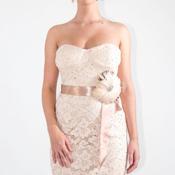 City Triangles Strapless Nude Floral Lace Floral Feather Ball Gown Dress XS - Picture 3 of 8